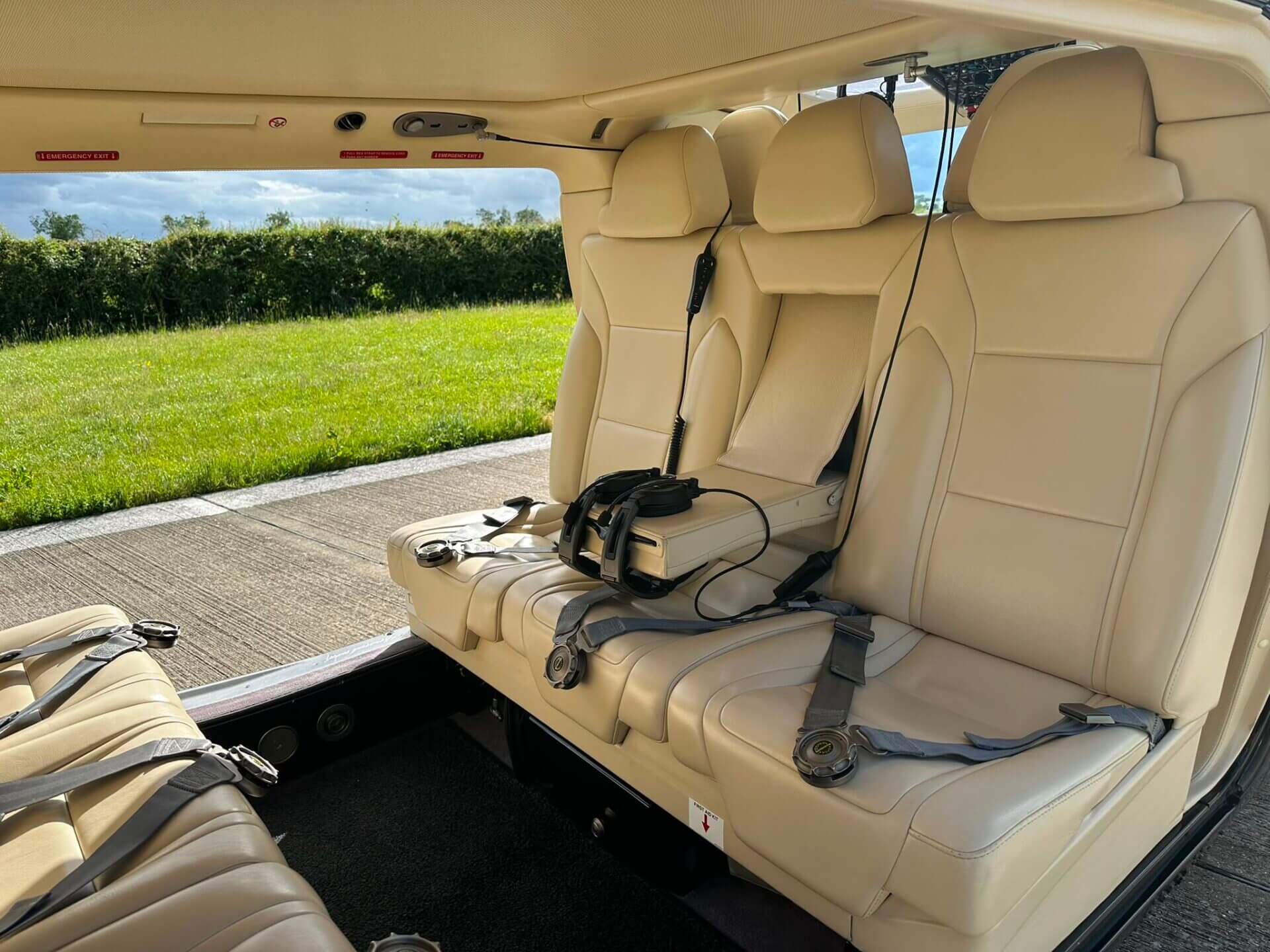 あぶページ 2019 Leonardo AW109SP(TTSN:1594), United Kingdom - HeliTrader